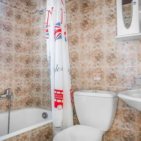 Sleeps 4 Pool Air Con Wifi فيلة