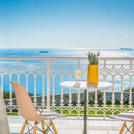 فيلة Sleeps 4 Pool Air Con Wifi *