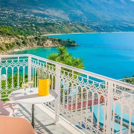 Sleeps 4 Pool Air Con Wifi * Karavádosz